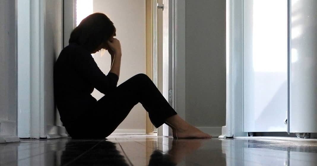 علائم افسردگی چیست، نشانه ‌های افسردگی و درمان آن