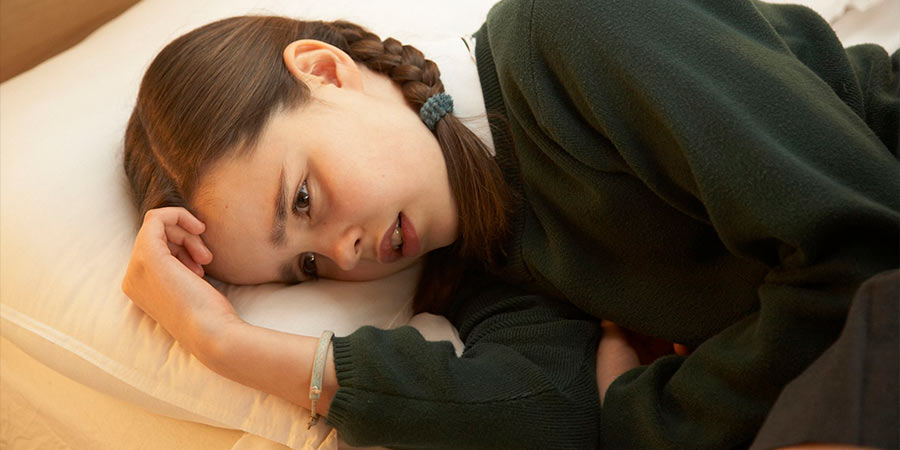چه عواملی می‌تواند اضطراب در کودکان و نوجوانان را تشدید کند؟